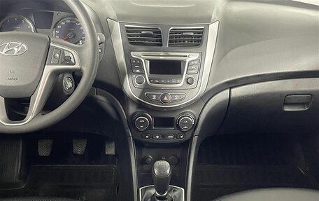 Hyundai Solaris II рестайлинг, 2015 год, 1 050 000 рублей, 16 фотография