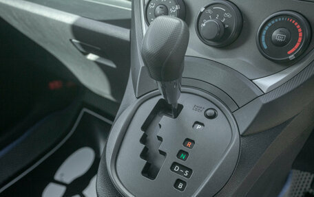 Toyota Ractis II, 2011 год, 898 000 рублей, 12 фотография