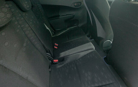 Toyota Ractis II, 2011 год, 898 000 рублей, 13 фотография