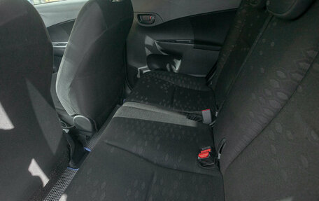 Toyota Ractis II, 2011 год, 898 000 рублей, 14 фотография