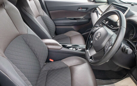 Toyota C-HR I рестайлинг, 2017 год, 2 499 000 рублей, 11 фотография