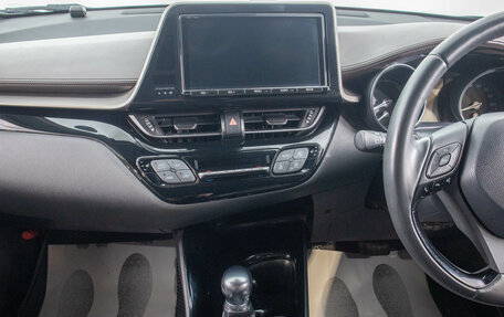 Toyota C-HR I рестайлинг, 2017 год, 2 499 000 рублей, 19 фотография