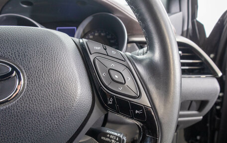 Toyota C-HR I рестайлинг, 2017 год, 2 499 000 рублей, 16 фотография