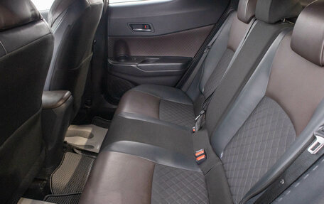 Toyota C-HR I рестайлинг, 2017 год, 2 499 000 рублей, 25 фотография