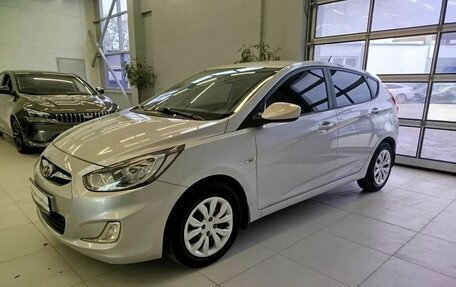 Hyundai Solaris II рестайлинг, 2012 год, 770 000 рублей, 2 фотография