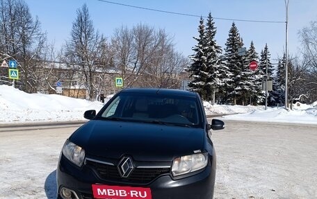 Renault Logan II, 2015 год, 700 000 рублей, 1 фотография