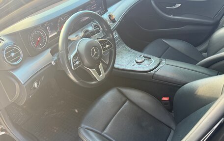 Mercedes-Benz E-Класс, 2019 год, 3 200 000 рублей, 5 фотография