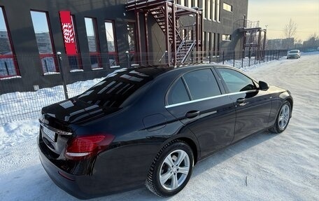 Mercedes-Benz E-Класс, 2019 год, 3 200 000 рублей, 4 фотография