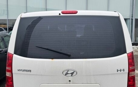 Hyundai H-1 II рестайлинг, 2012 год, 1 650 000 рублей, 2 фотография