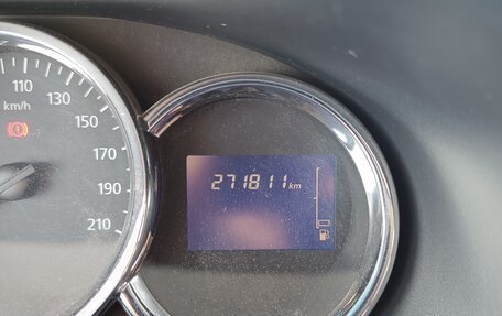 Renault Logan II, 2015 год, 700 000 рублей, 12 фотография