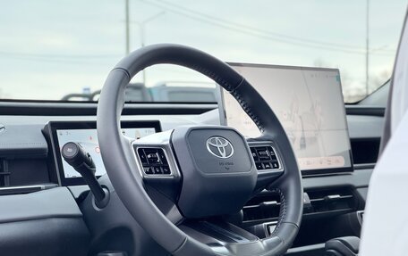 Toyota RAV4, 2025 год, 4 840 000 рублей, 10 фотография