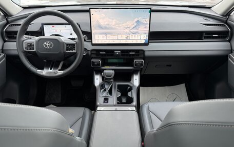 Toyota RAV4, 2025 год, 4 840 000 рублей, 12 фотография