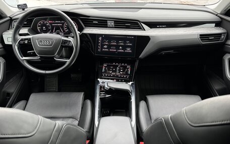 Audi e-tron Sportback I, 2022 год, 5 549 000 рублей, 12 фотография