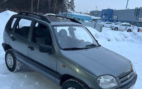 Chevrolet Niva I рестайлинг, 2004 год, 285 000 рублей, 2 фотография