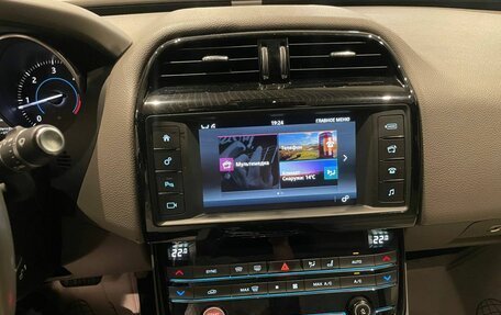 Jaguar XE I рестайлинг, 2016 год, 2 050 000 рублей, 11 фотография