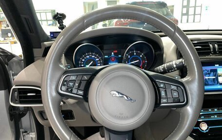 Jaguar XE I рестайлинг, 2016 год, 2 050 000 рублей, 10 фотография