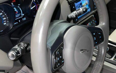 Jaguar XE I рестайлинг, 2016 год, 2 050 000 рублей, 13 фотография