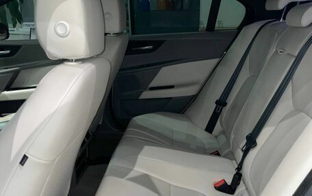 Jaguar XE I рестайлинг, 2016 год, 2 050 000 рублей, 16 фотография