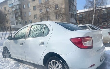 Renault Logan II, 2019 год, 700 000 рублей, 4 фотография