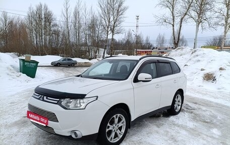 Mitsubishi Outlander III рестайлинг 3, 2012 год, 1 350 000 рублей, 2 фотография