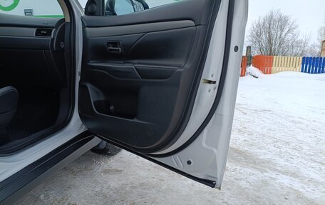 Mitsubishi Outlander III рестайлинг 3, 2012 год, 1 350 000 рублей, 6 фотография