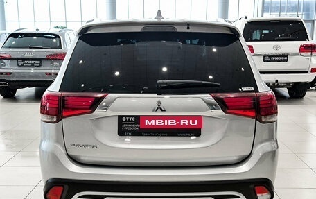 Mitsubishi Outlander III рестайлинг 3, 2022 год, 3 099 000 рублей, 6 фотография