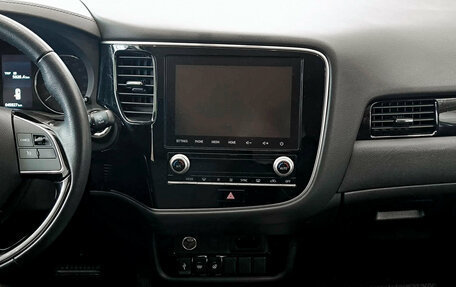 Mitsubishi Outlander III рестайлинг 3, 2022 год, 3 099 000 рублей, 15 фотография