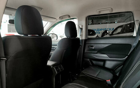 Mitsubishi Outlander III рестайлинг 3, 2022 год, 3 099 000 рублей, 12 фотография