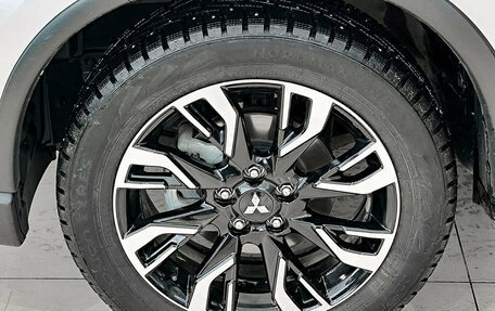 Mitsubishi Outlander III рестайлинг 3, 2022 год, 3 099 000 рублей, 18 фотография