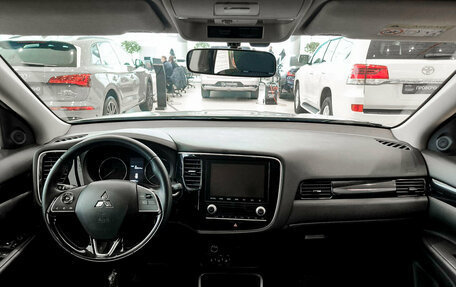 Mitsubishi Outlander III рестайлинг 3, 2022 год, 3 099 000 рублей, 14 фотография