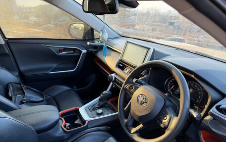 Toyota RAV4, 2019 год, 3 130 000 рублей, 9 фотография