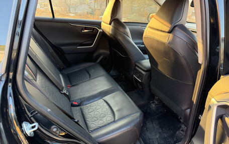 Toyota RAV4, 2019 год, 3 130 000 рублей, 10 фотография