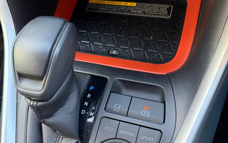 Toyota RAV4, 2019 год, 3 130 000 рублей, 11 фотография