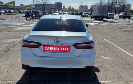 Toyota Camry, 2019 год, 1 950 000 рублей, 5 фотография