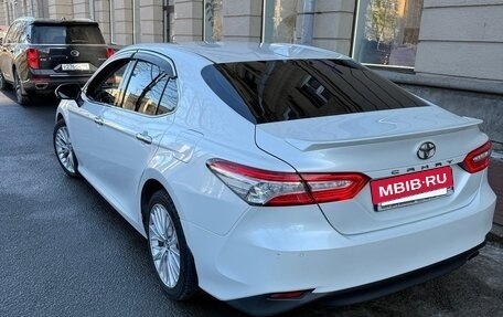 Toyota Camry, 2019 год, 1 950 000 рублей, 3 фотография