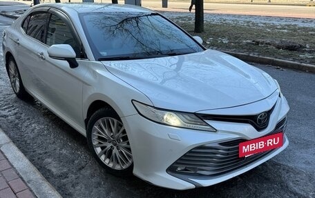 Toyota Camry, 2019 год, 1 950 000 рублей, 2 фотография