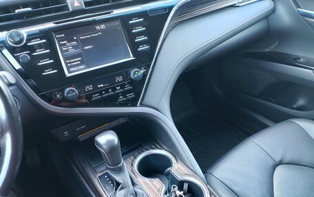 Toyota Camry, 2018 год, 2 800 000 рублей, 3 фотография