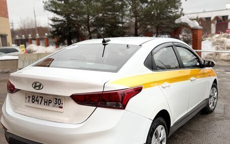 Hyundai Solaris II рестайлинг, 2017 год, 550 000 рублей, 3 фотография