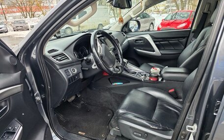 Mitsubishi Pajero Sport III рестайлинг, 2018 год, 2 700 000 рублей, 6 фотография