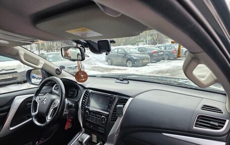 Mitsubishi Pajero Sport III рестайлинг, 2018 год, 2 700 000 рублей, 7 фотография