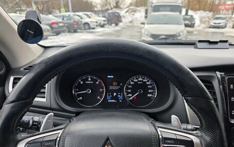 Mitsubishi Pajero Sport III рестайлинг, 2018 год, 2 700 000 рублей, 10 фотография