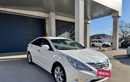 Hyundai Sonata VI, 2011 год, 1 220 000 рублей, 2 фотография