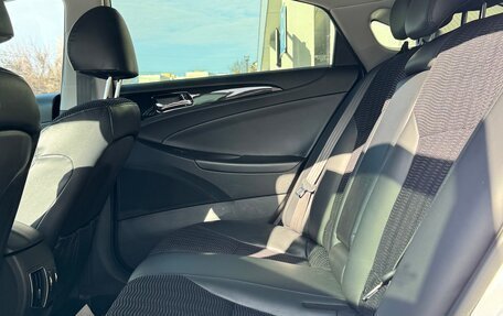 Hyundai Sonata VI, 2011 год, 1 220 000 рублей, 24 фотография