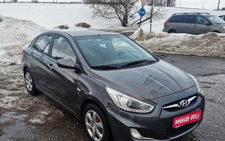 Hyundai Solaris II рестайлинг, 2013 год, 720 000 рублей, 3 фотография