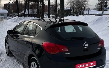 Opel Astra J, 2014 год, 935 000 рублей, 3 фотография