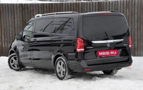 Mercedes-Benz V-Класс, 2017 год, 4 000 000 рублей, 3 фотография