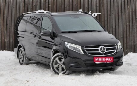 Mercedes-Benz V-Класс, 2017 год, 4 000 000 рублей, 7 фотография