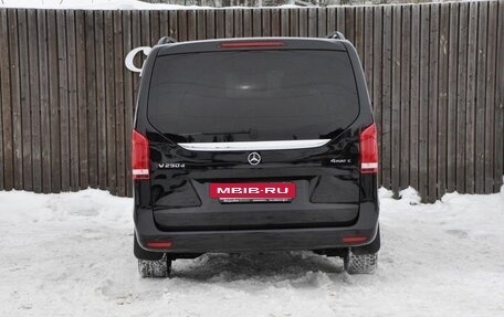 Mercedes-Benz V-Класс, 2017 год, 4 000 000 рублей, 4 фотография