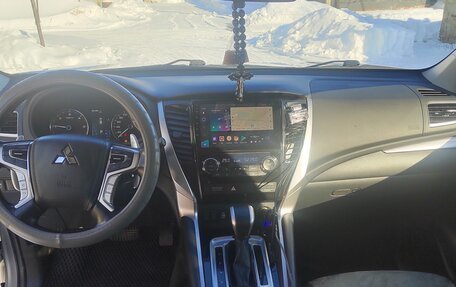 Mitsubishi Pajero Sport III рестайлинг, 2019 год, 3 700 000 рублей, 4 фотография