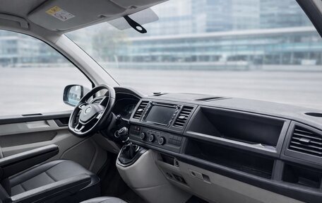 Volkswagen Transporter T6 рестайлинг, 2019 год, 1 700 000 рублей, 4 фотография